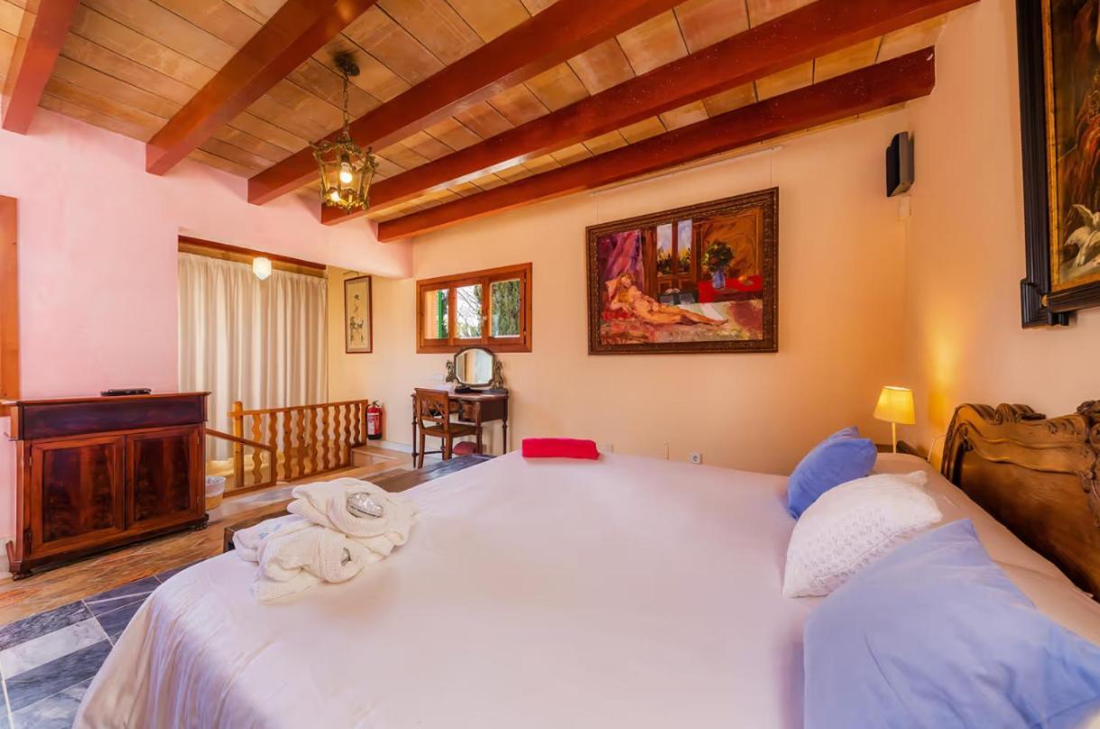 Vakantieboerderij Es Revellar Art - Adults Only *